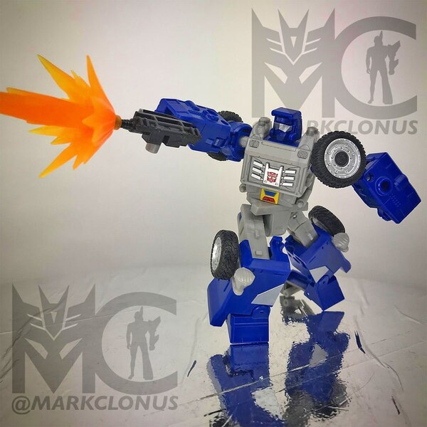 Transformers Legacy Deluxe Class Beachcomber Official Design Image  (2 of 10)